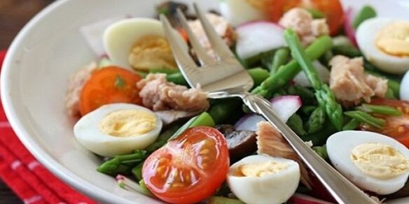 減量のための卵と野菜のサラダ