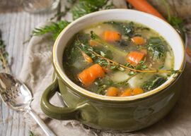 胆嚢摘出後の食事メニューには野菜スープが含まれます