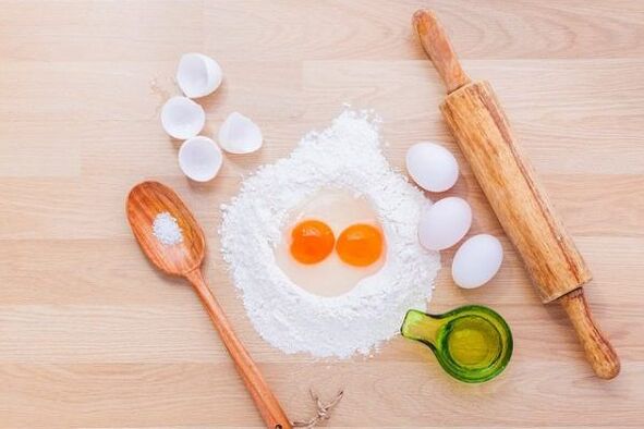 余分な体重を取り除く卵ダイエットのための料理を準備する