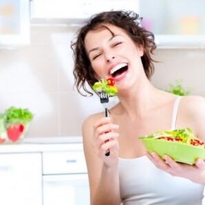 6枚の花びらの食事療法の野菜サラダ